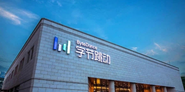 字节跳动估值突破3300亿美元;英伟达季度中国市场收入缩水近9亿美元;华为首次展示Mate XTs新配色