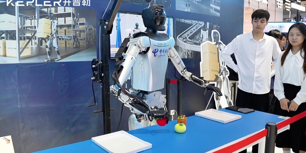 开普勒人形机器人以双展台参加WAIC 2024