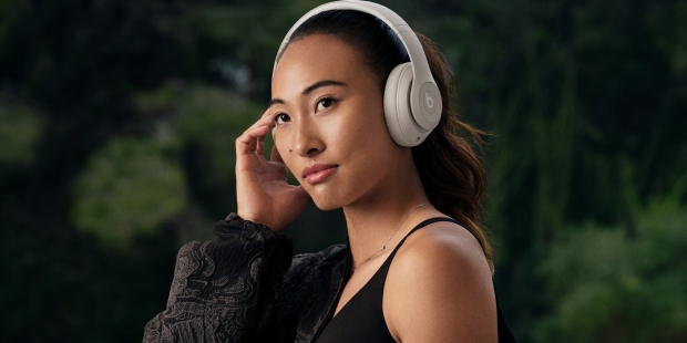 中国网球明星郑钦文成为Beats全球品牌代言人