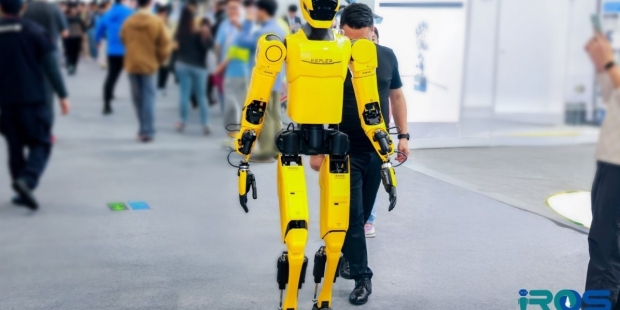 开普勒机器人携人形机器人K2“大黄蜂”参加IROS 2025